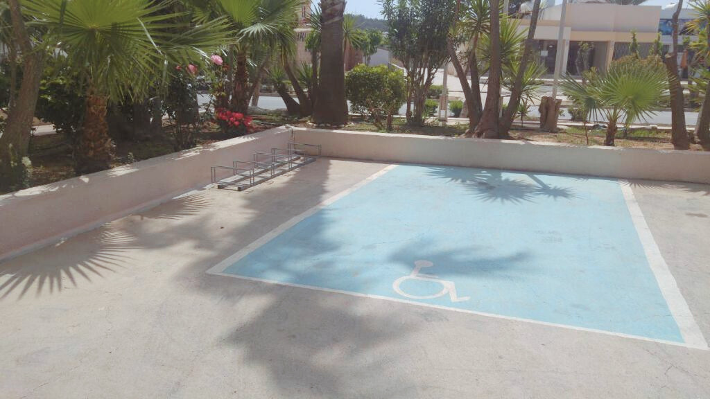 Hotel parking